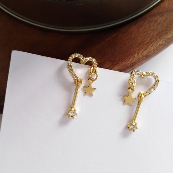 LAST ONE 💖Heart Star Dangle Earrings - Picture 4 of 9